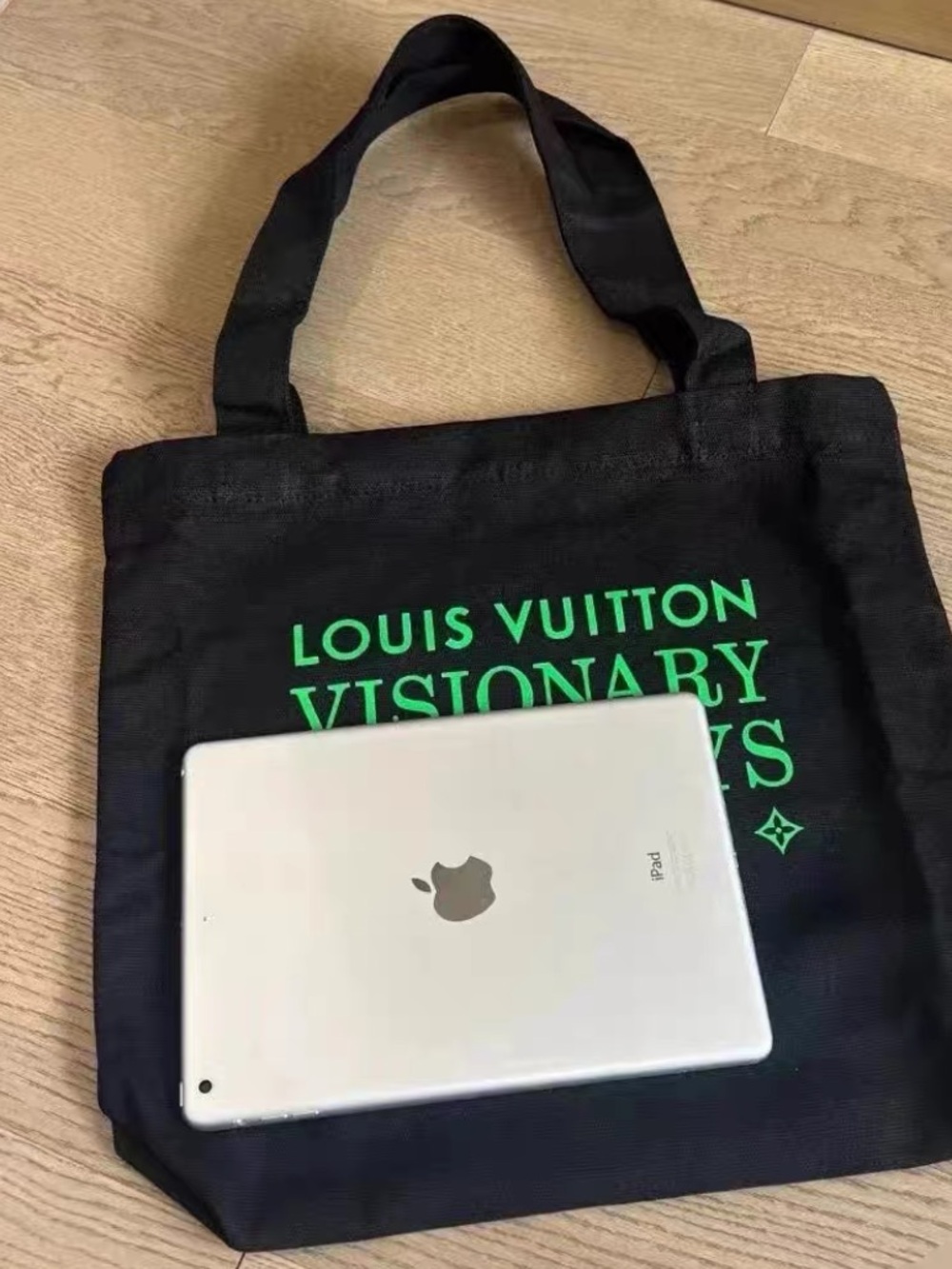 L V Gift Tote - Picture 5 of 5